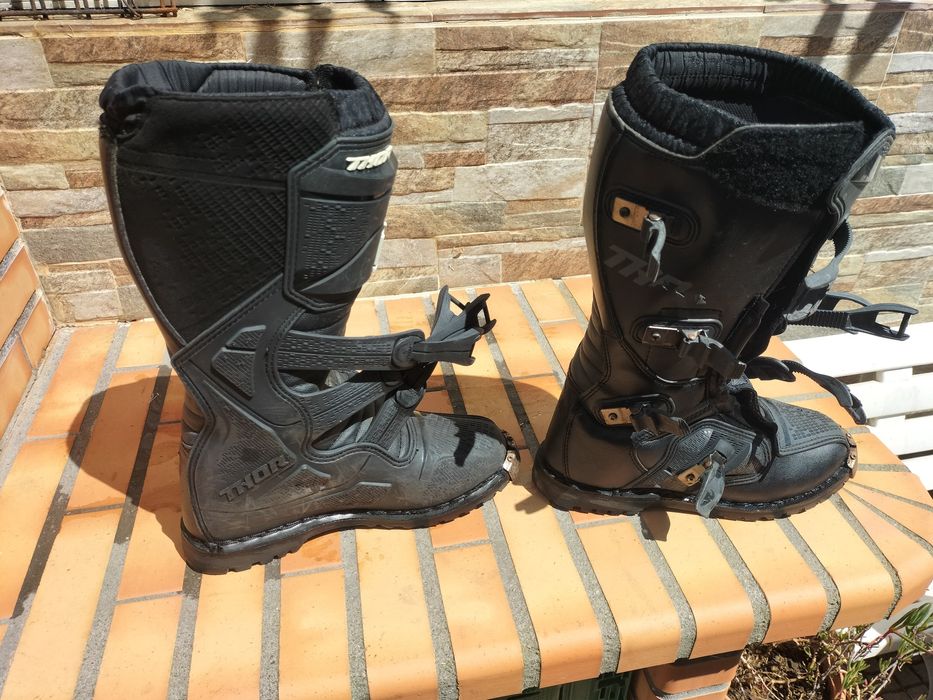 Botas Thor e colete integral
