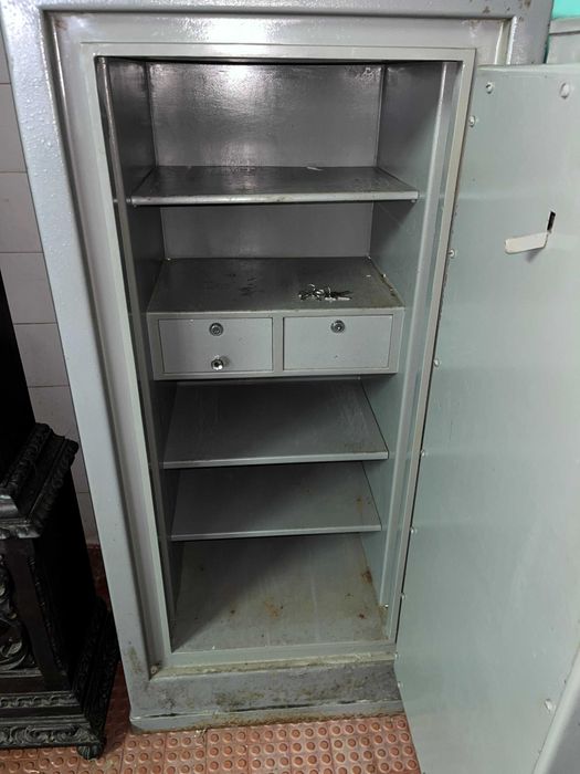 Cofre grande blindado com código de letras