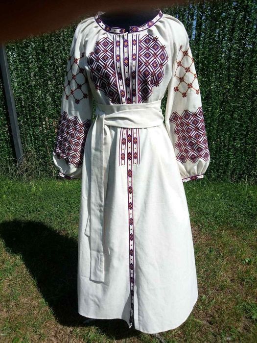 Продам сукню вишиванку.