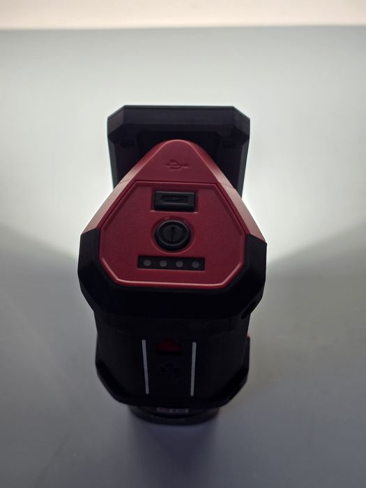 Продам фонарь Milwaukee 2367 + акумулятор  2 ah