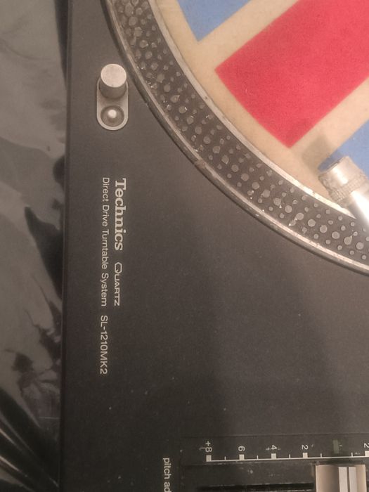 Vende-se gira discos