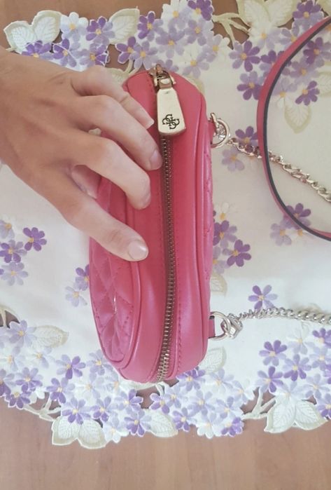 Torebka Guess crossbody pikowana malinowa  łancuszek passion mini