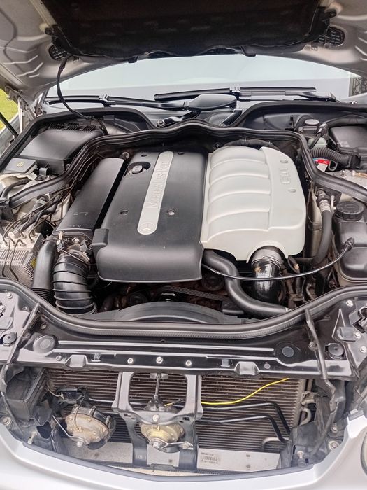 Пиодається Мерседес 211,2,2 дизель,автомат.