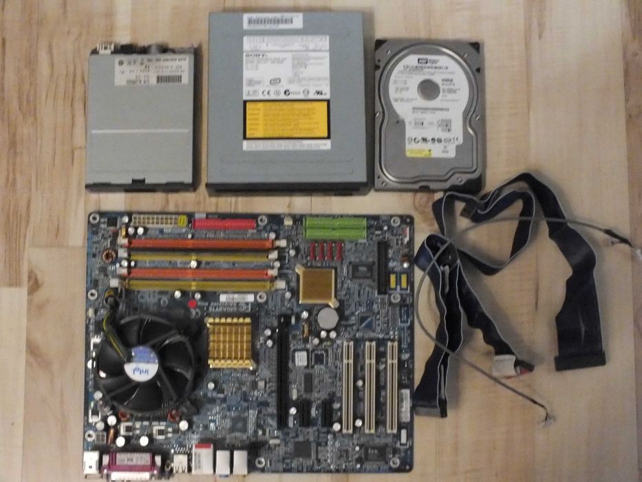 Części do budowy retro komputera INTEL