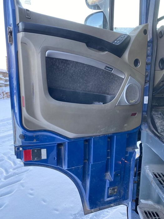 Авто DAF XF 105460 -2008   грузовой контейнеровоз - зерновоз