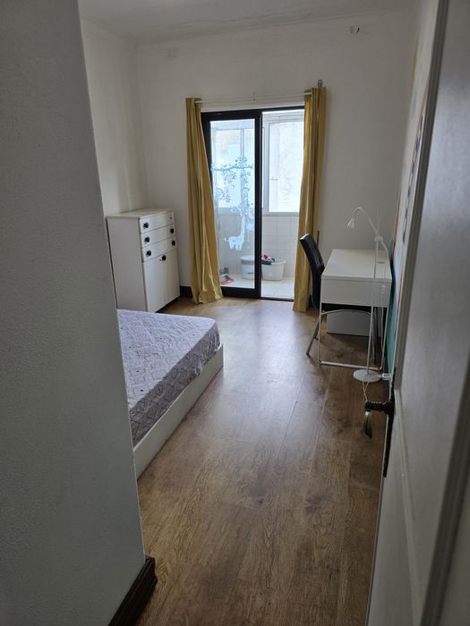 Quarto casal ou solteiro ao pé dos barcos com DESPESAS INCLUIDAS.