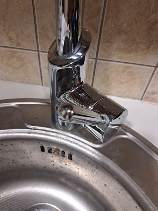 Zlew metalowy okrągły z kranem
