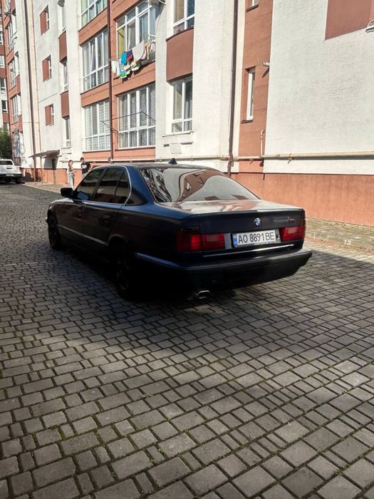 BMW e34 520l.