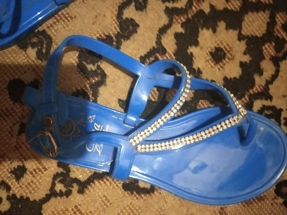 Продам сандалии лето