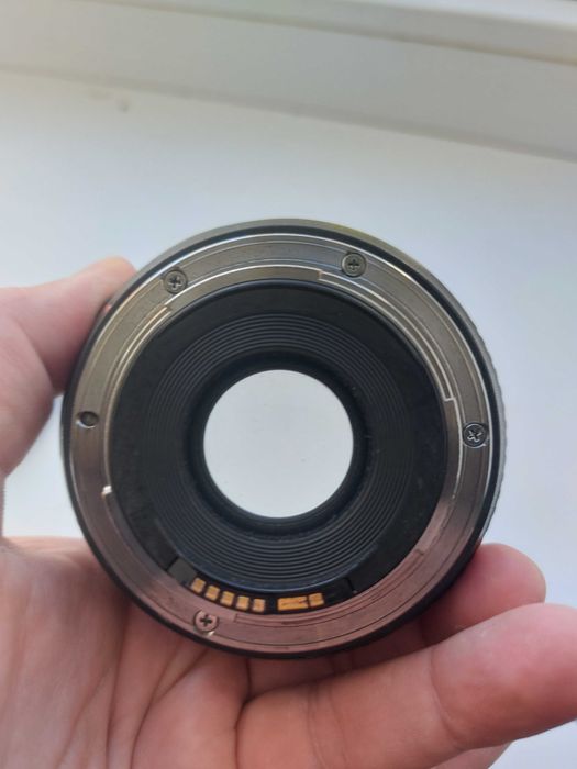 Продам Canon EF 35mm f/2 IS USM