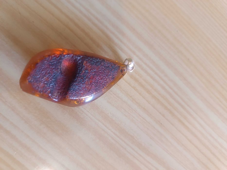 Pendente de ambar e ouro