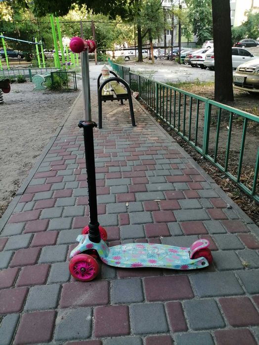 Самокат для дівчинки 3-8 років.