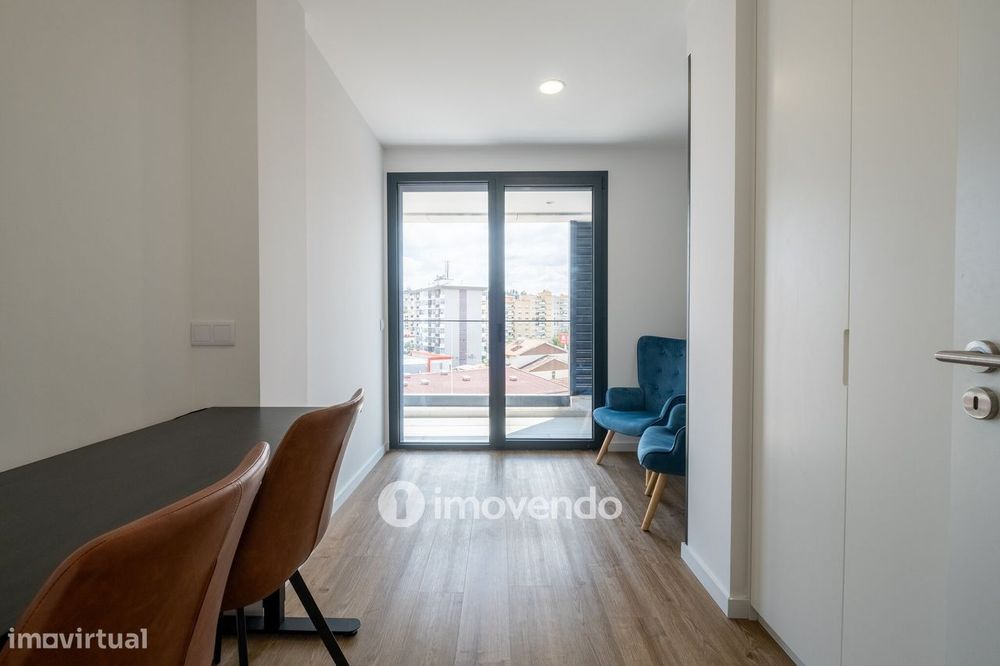 Apartamento T1+1, semi-novo, em Coimbra