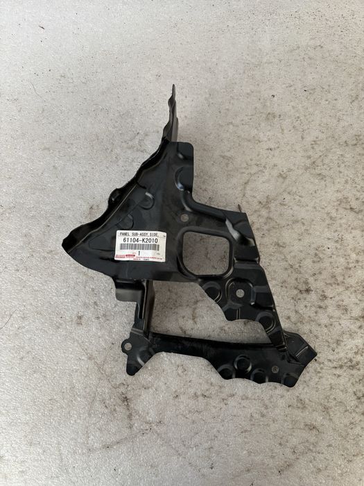 Toyota Yaris Cross wspornik mocowanie uchwyt podpora przód