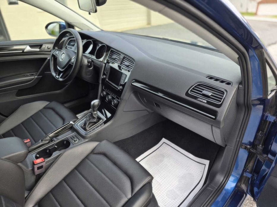 Volkswagen Golf      2017