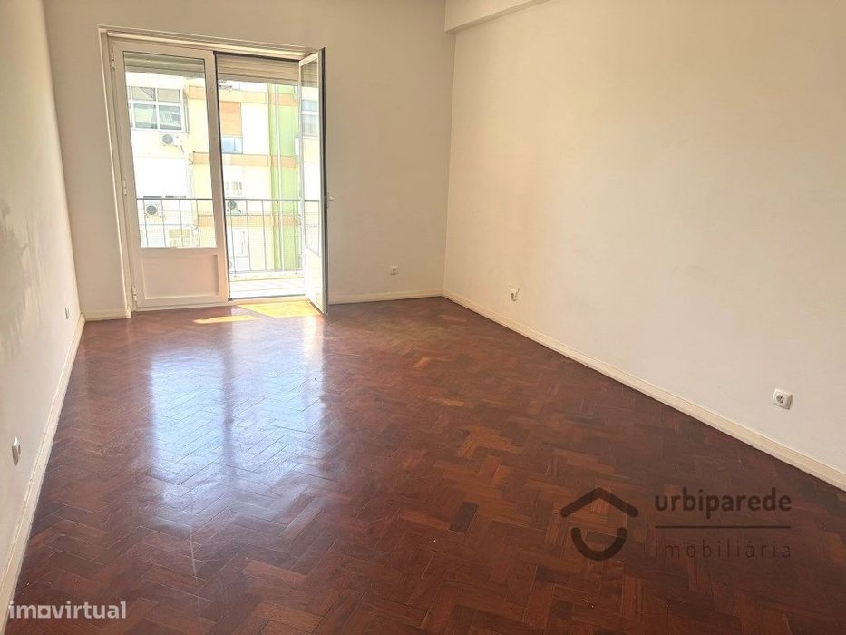 Apartamento T3 no Restelo c/ vista Rio.