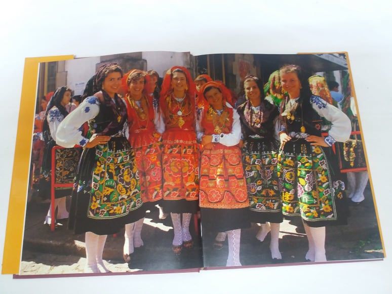 Livro "Portugal - in English" - texto em Inglês