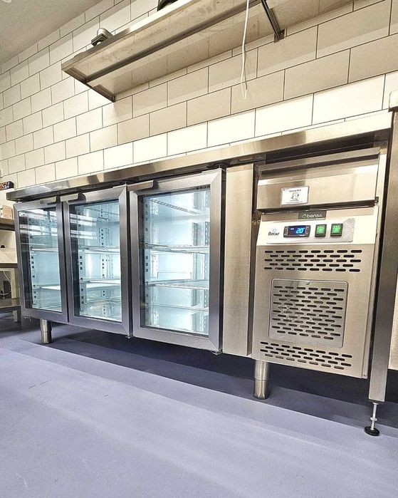 Bancada nunca usada esperando pelos teus produtos!