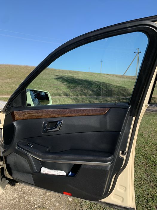 Mercedes-Benz E200 W212