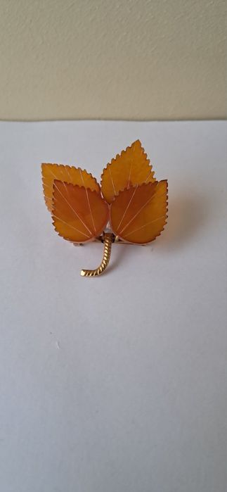 Брошь янтарь позолота