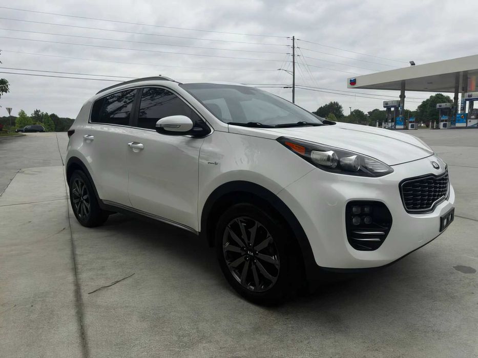 Kia Sportage EX      2018