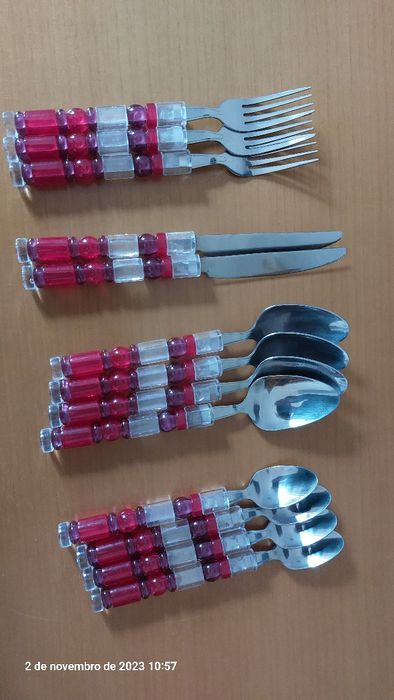 Conjunto  de  talheres