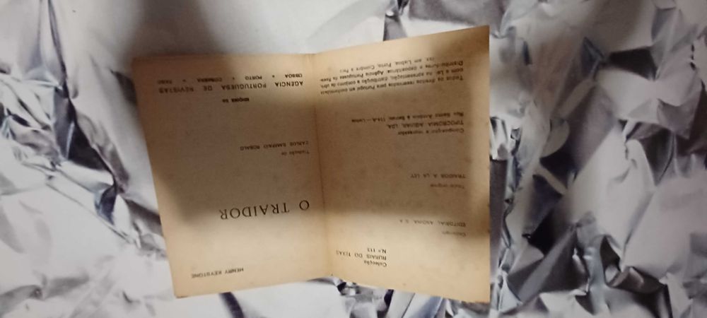 Livro _O Traidor_ de Henry Keystone