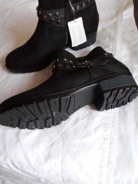 Чорні ботильйони SinSay