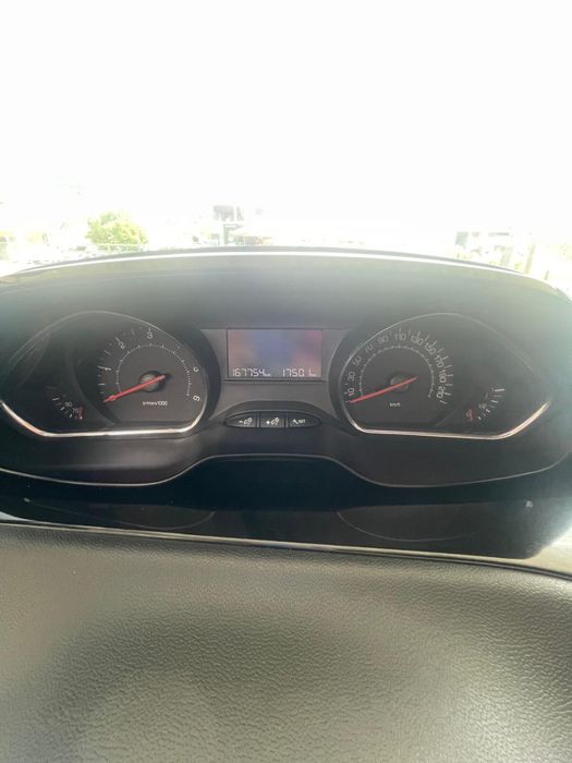 Peugeot 208 — fotografia 5