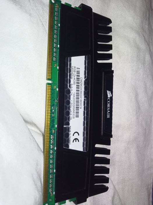 Ram Corsair Vengeance 4gb-ddr3/Gainward hd4850 pci e 512mb ddr3
