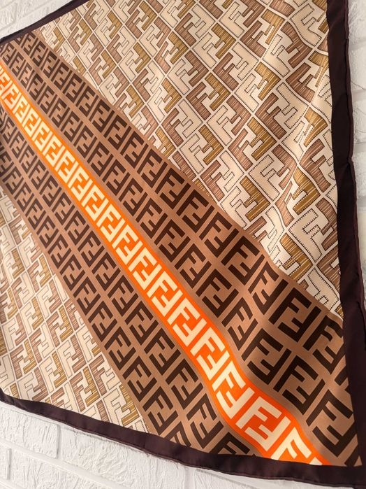Хустка весняна в стилі Fendi шовкова коричнево-бежева 90/90