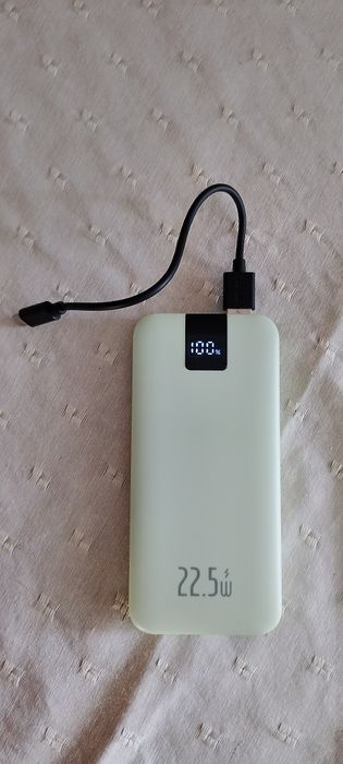 Powerbank verde com cabo