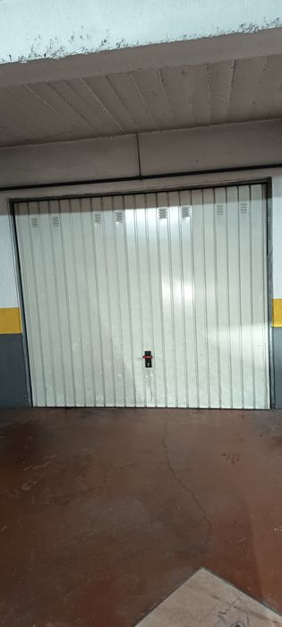 Portão de garagem  bem conservado