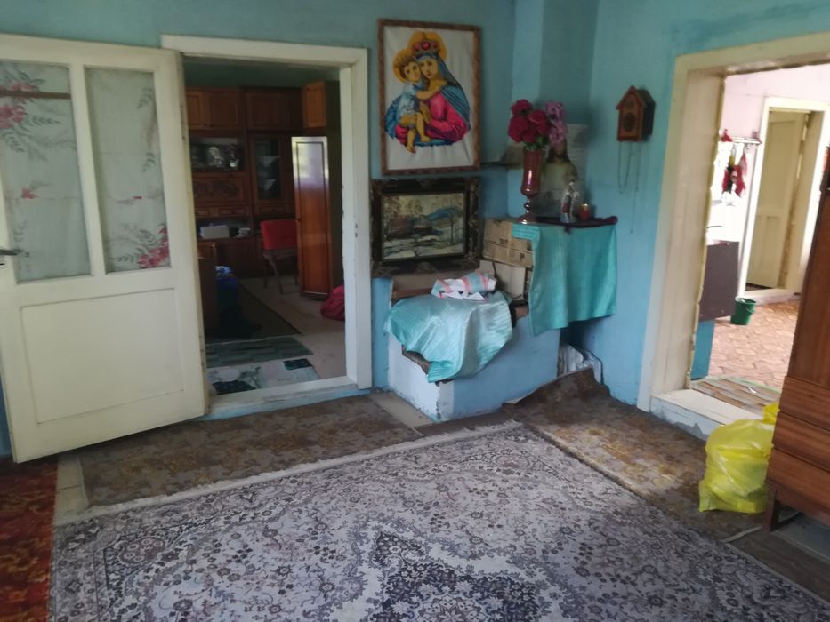 Продається будинок  зв'язку з виїздом за кордон.