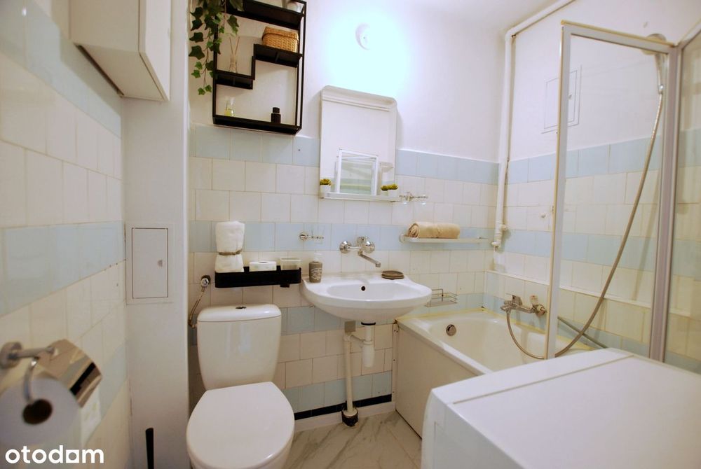 Os. Albertńskie, 2 pokoje, osbna kuchnia, balkon, piwnica.