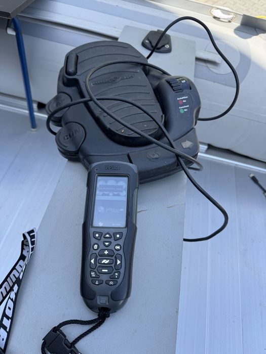 Ponton z przyczepą, silnik zaburtowy, dziobowy, sonda