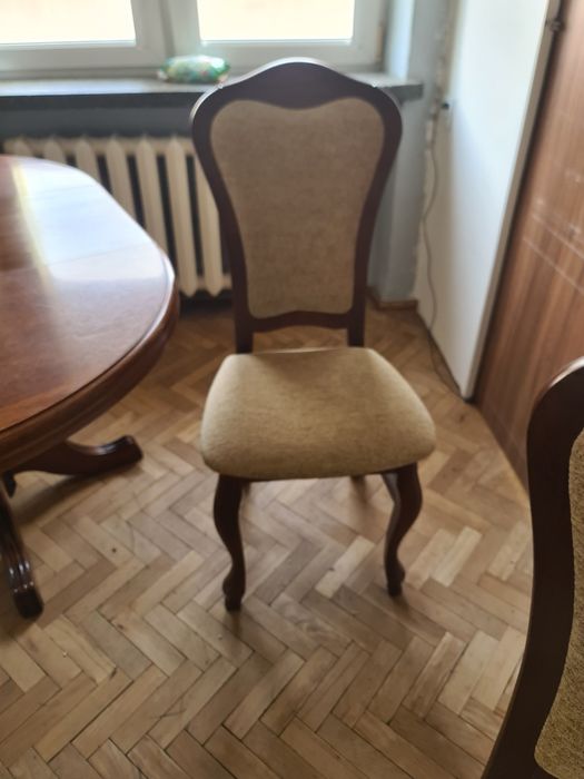 Stół z krzesłami do jadalni
