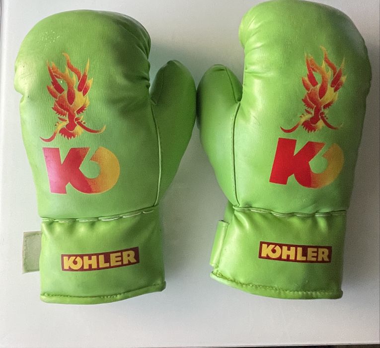 Saco de boxe infantil com luvas e capacete