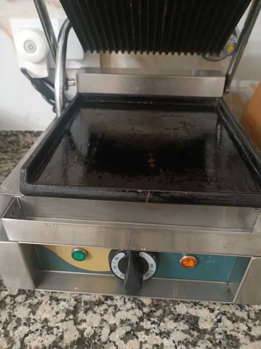 Grelhador / Prensa Elétrica Profissional (Sanduíches, Paninis, Carnes)