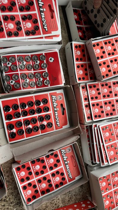 Кнопки пришивные металлические (лист - 36 шт/50 грн).