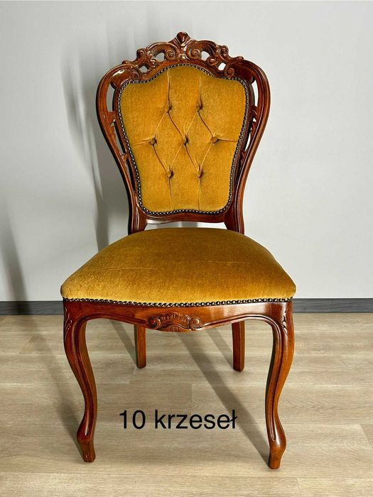 Stół, mały stolik i 10 krzeseł.