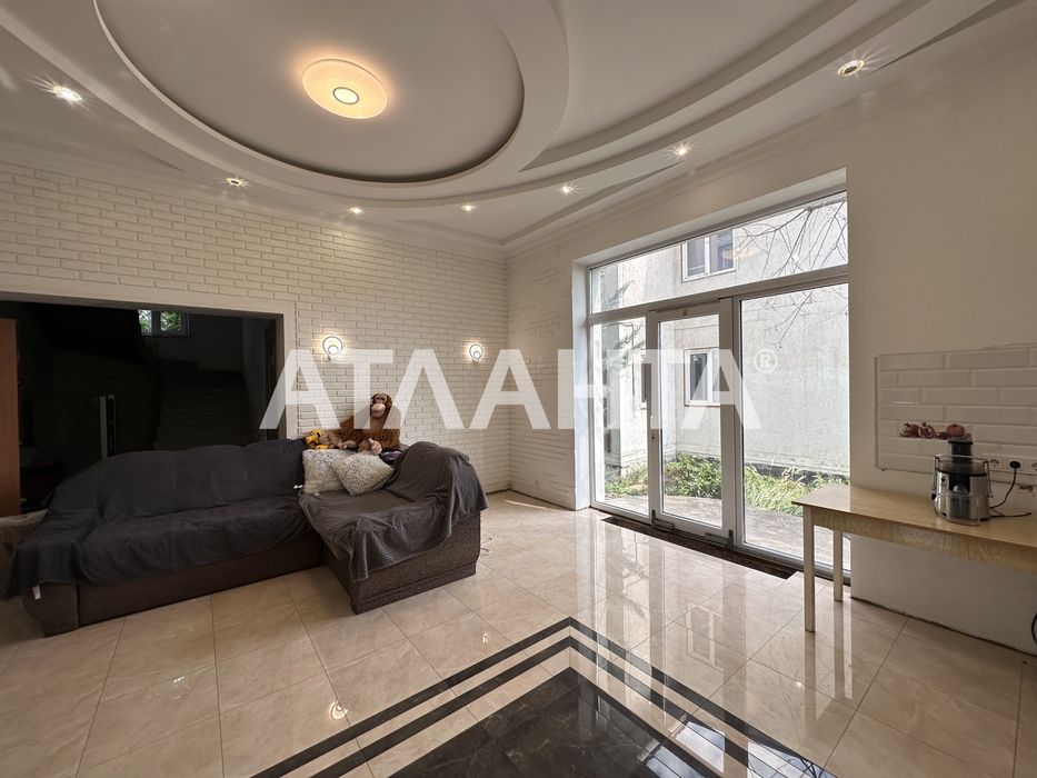 3-уровневый дом с ремонтом на 5.5 сотках на Фонтане