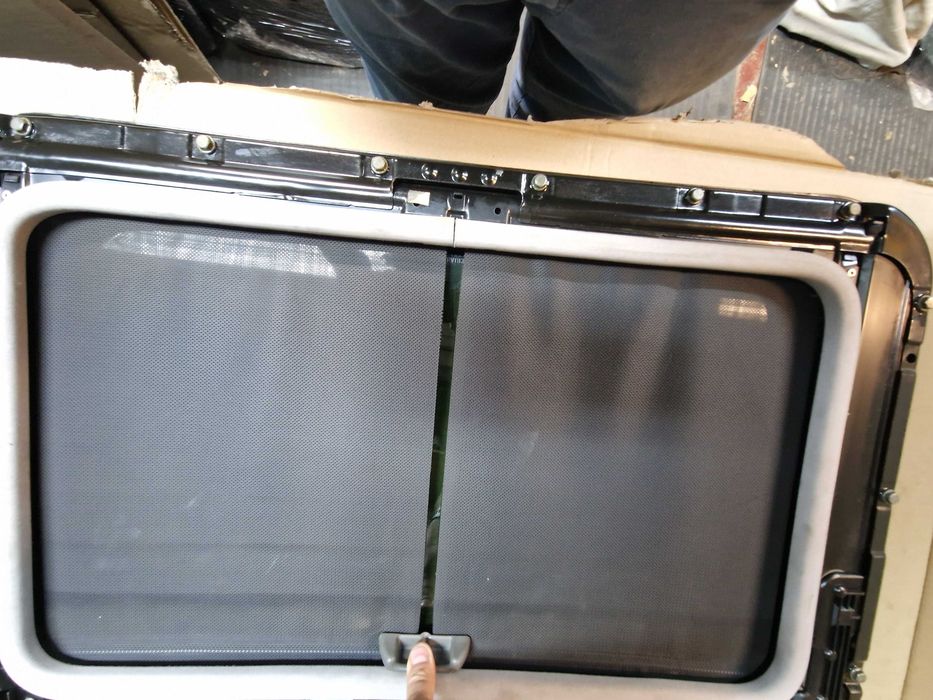 Szyberdach Uniwersalny Elektryczny 87x54cm Bus Camper Zabudowa