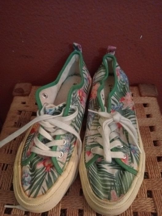 Women's Tennis Shoes (Unbranded)