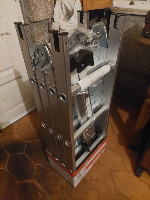 Escadote Super Ladder - 8 em 1 (Galeria.pt)