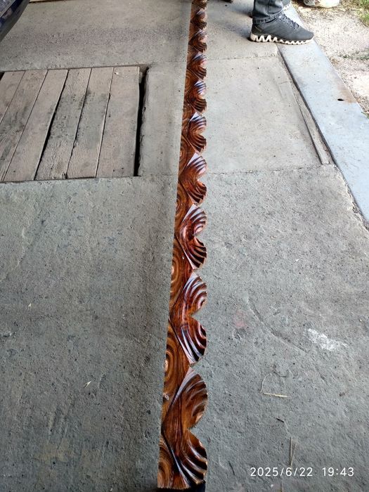 Карниз дерев'яний 2 м. 45 см.