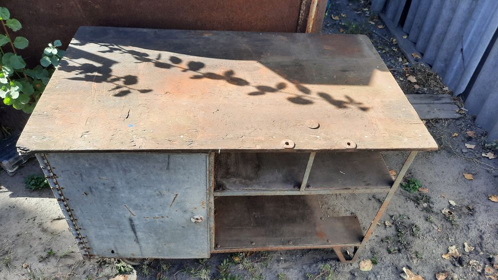 Стол  слесарный.