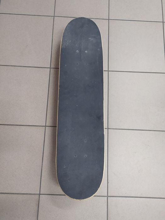 Deskorolka do jeżdzenia.