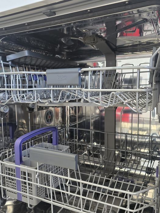 Beko DFN28432W – Máquina de Lavar Loiça 14 Conjuntos – Excelente Estado
