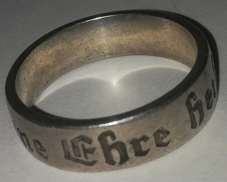 sygnet z niemieckim napisem